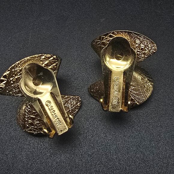 Sarah Coventry Gold Tone Twisted Earrings Clip On Vintage Jewelry - Picture 3 of 5